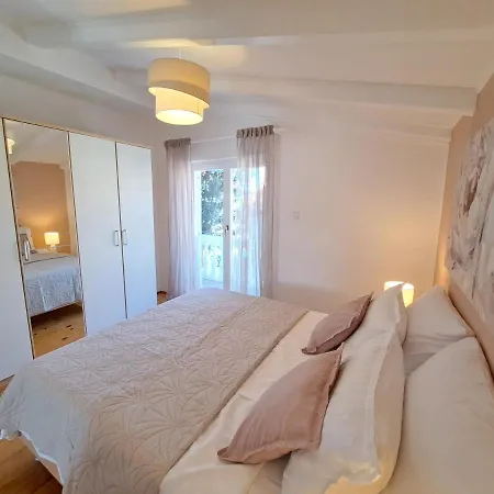 Apartment Nicole Jezera